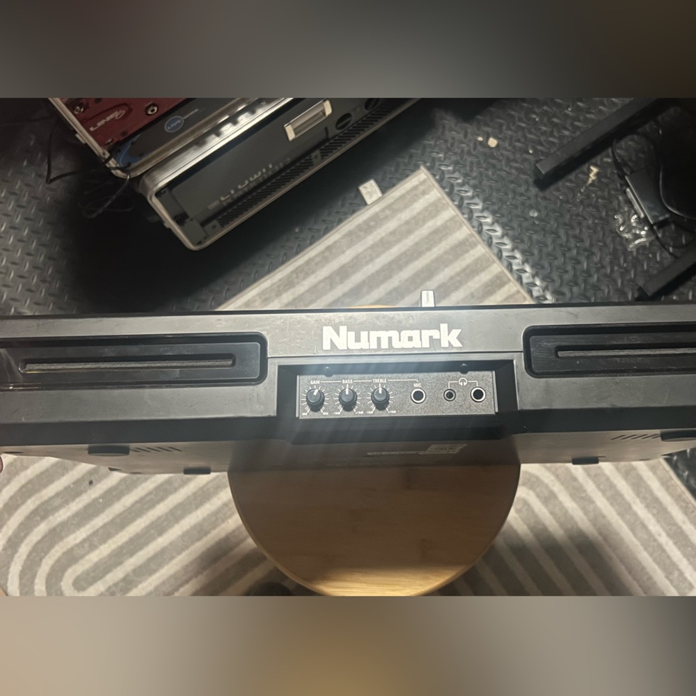 Numark Mixdeck Express DJ Controller - Picture 3 of 3